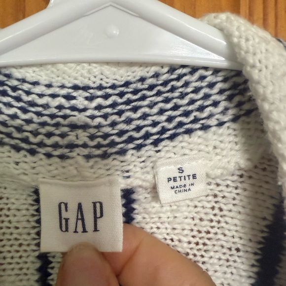 Women’s Gap navy blue and white vertical striped petite cardigan sweater - Picture 2 of 5